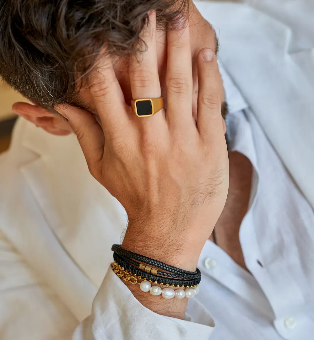 Sygnet męski złoty z czarnym elementem Kjell PMITC0040