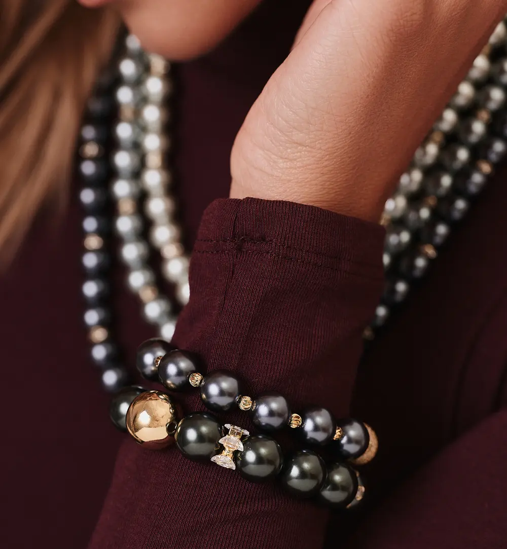 Bransoletka z dużych pereł w odcieniach szarości i ecru BPE0159