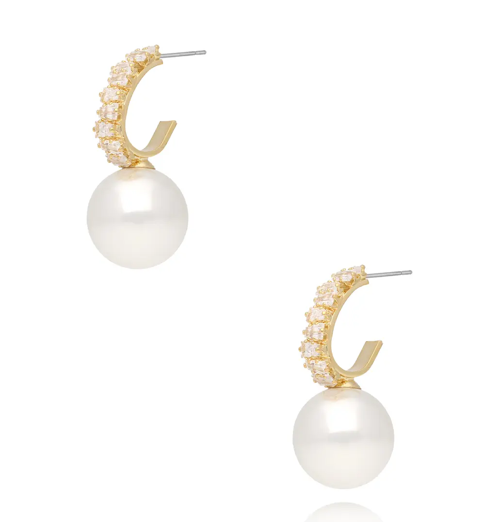 Kolczyki półokrągłe z białą perłą i cyrkoniami złote KLU0207
