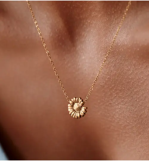 Naszyjnik z kwiatową zawieszką w kolorze złota NSY0927