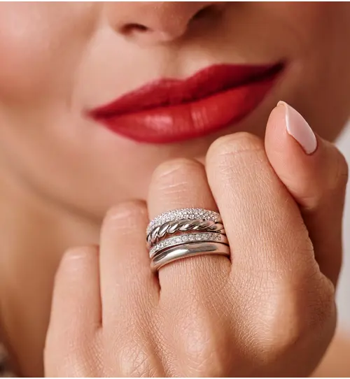 Pierścionek srebrny szeroki z kryształkami PSS0212