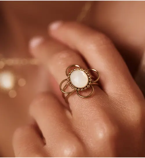 Pierścionek z masą perłową złoty PEA0095